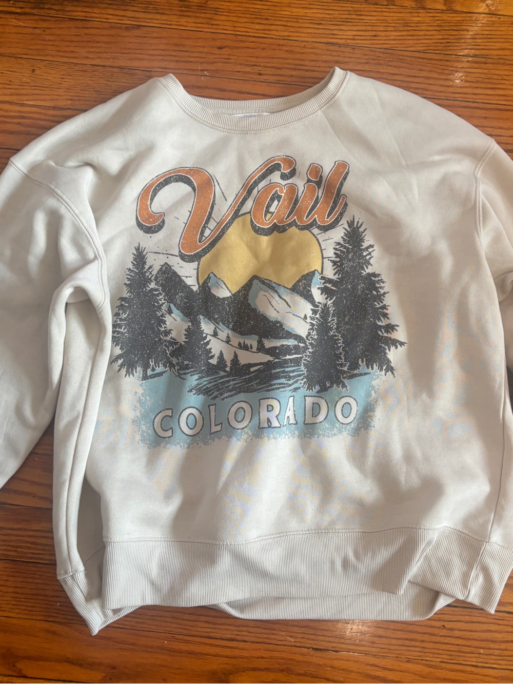 Time and Tru Vail Colorado Graphic Crewneck - Cream with Blue & Gold Print